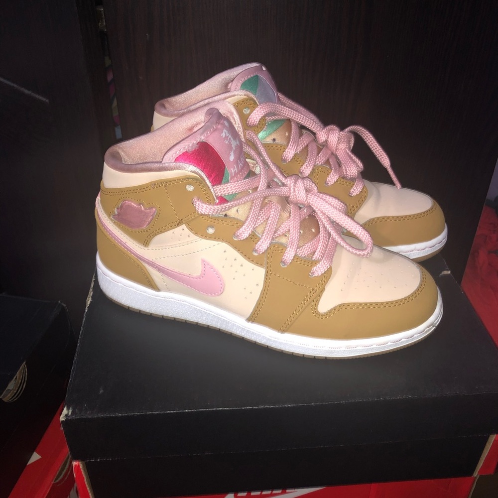 Air Jordan 1 Mid (GS) “Hare”